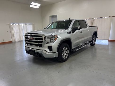 Used 2022 GMC Sierra 1500 SLE w/ X31 Off-Road Package AWD/4WD image 4