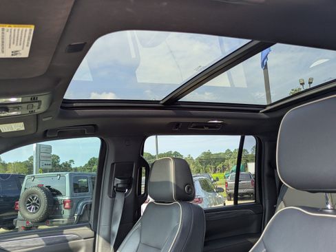 Used 2021 GMC Yukon XL SLT RWD image 9