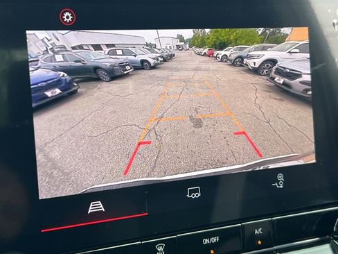 Used 2024 GMC Canyon Elevation image 22