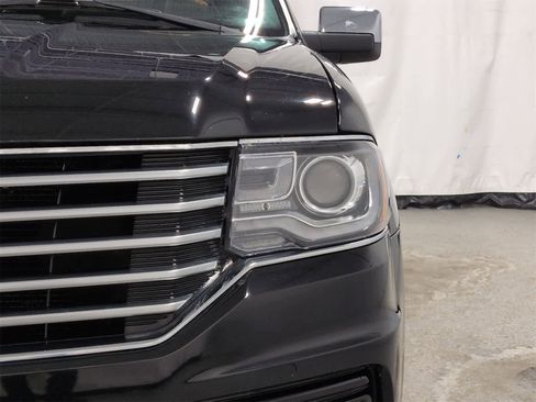 Used 2017 Lincoln Navigator L Select image 10