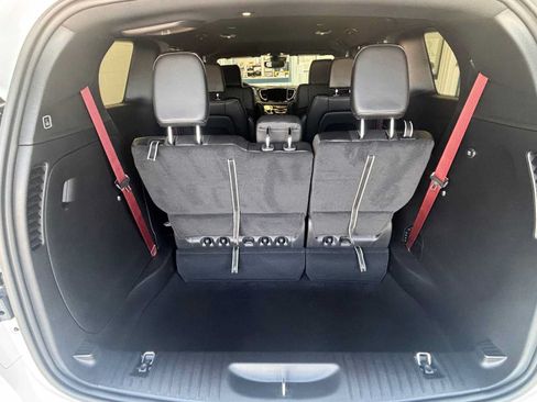 New 2027 Chrysler Pacifica Select FWD image 9