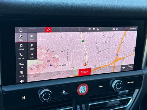 Used 2025 Porsche Macan image 21