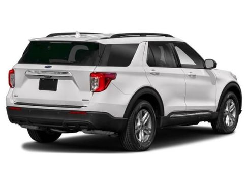 Used 2022 Ford Explorer XLT w/ Equipment Group 202A image 3