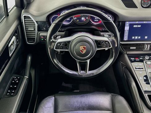 Used 2020 Porsche Cayenne image 16
