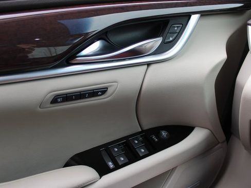 Used 2016 Cadillac XTS Luxury image 22