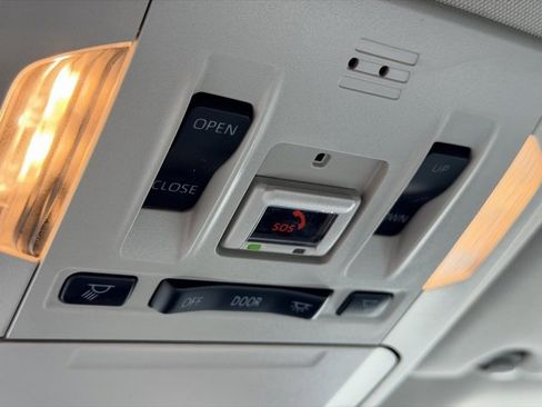 Used 2023 Toyota Highlander XLE image 18