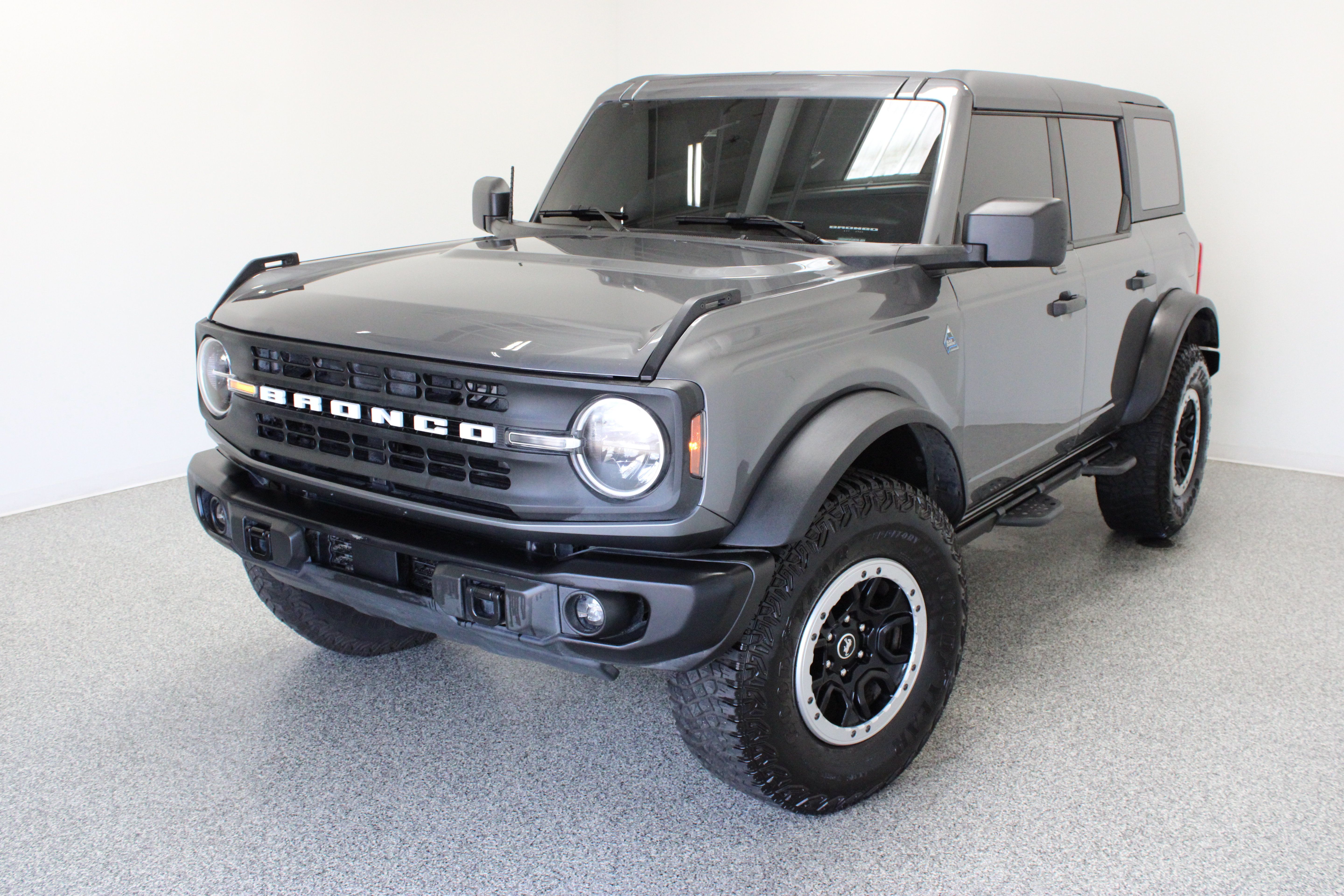 Used 2023 Ford Bronco Black Diamond w/ Sasquatch Package AWD/4WD image 2