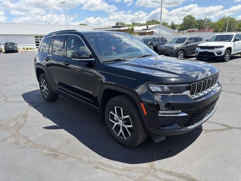 Used 2024 Jeep Grand Cherokee Limited w/ Luxury Tech Group II AWD/4WD image 5