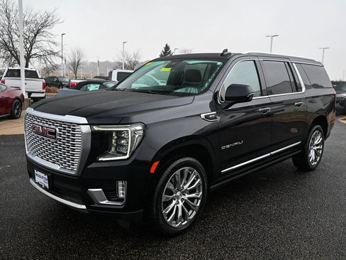 Used 2023 GMC Yukon XL Denali image 9