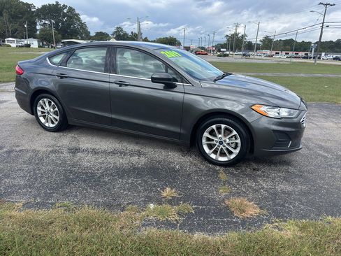 Used 2019 Ford Fusion SE image 4