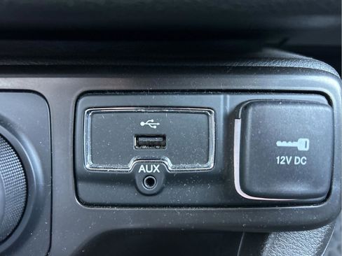 Certified 2022 Jeep Renegade Latitude w/ Convenience Group image 32