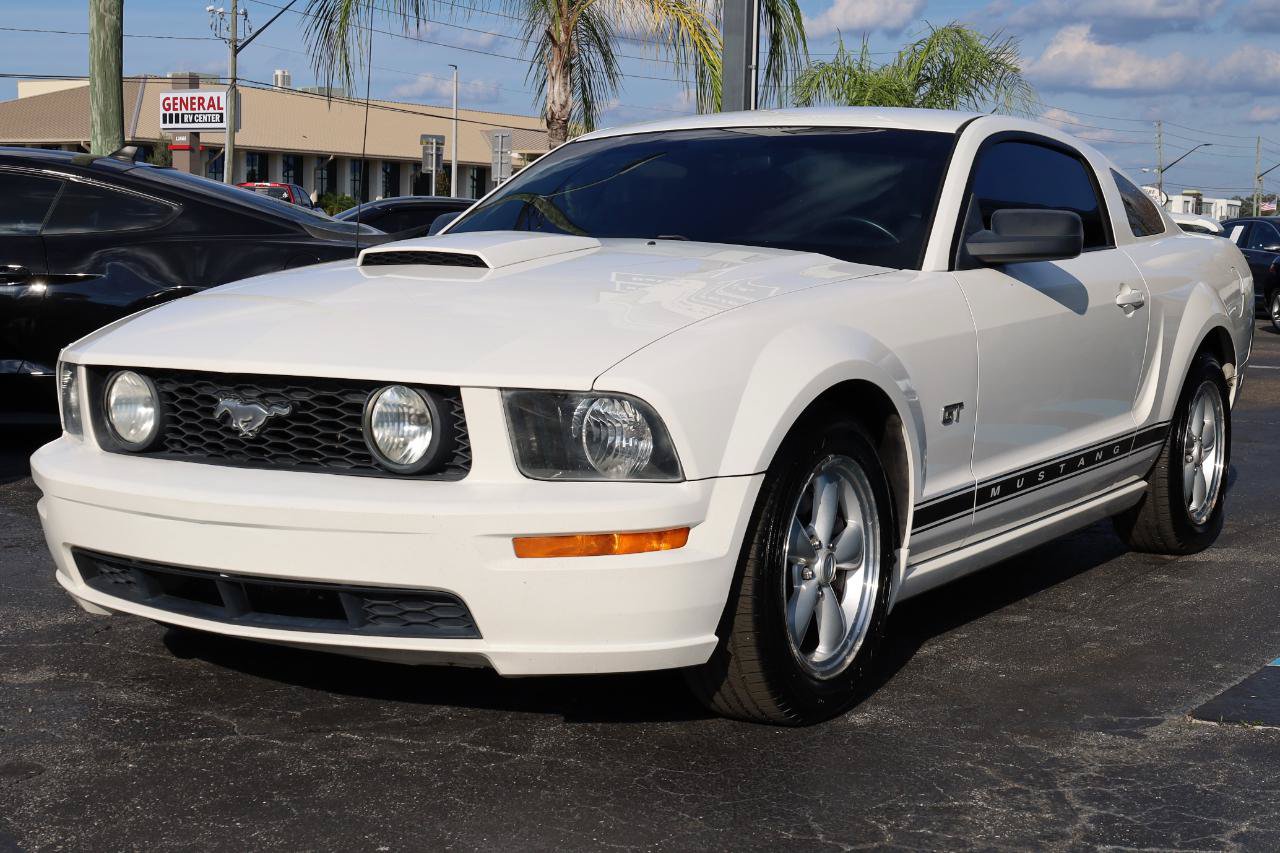 Used 2008 Ford Mustang GT RWD image 2