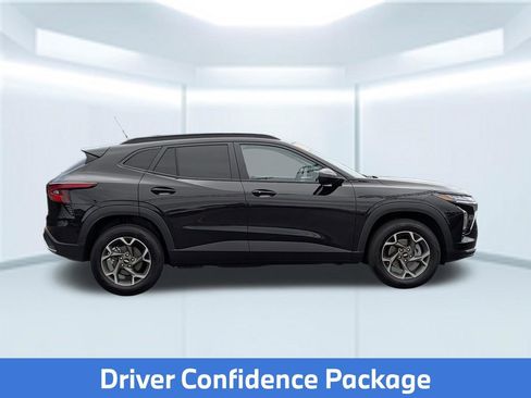 Used 2026 Chevrolet Trax LT w/ Driver Confidence Package FWD image 8