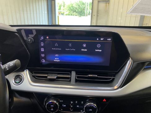 Used 2025 Chevrolet Trax LT w/ LT Convenience Package FWD image 36
