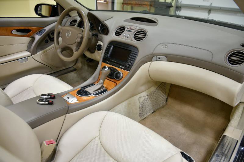 Used 2008 Mercedes-Benz SL 550 w/ P1 Pkg image 47