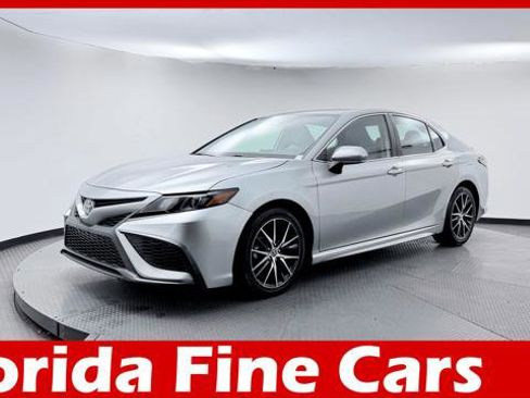 Used 2023 Toyota Camry SE FWD image 1