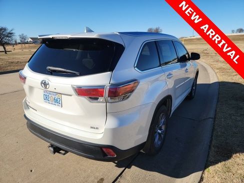 Used 2014 Toyota Highlander XLE image 3