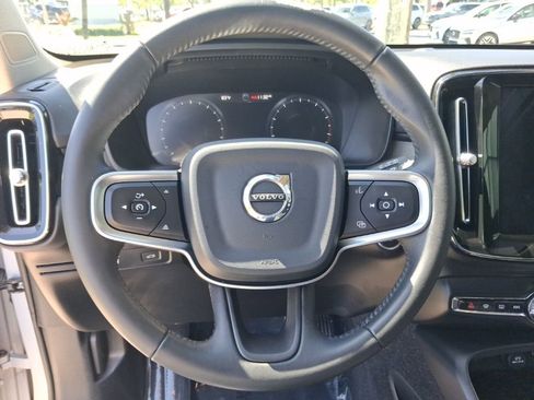 Used 2020 Volvo XC40 T5 Inscription image 16