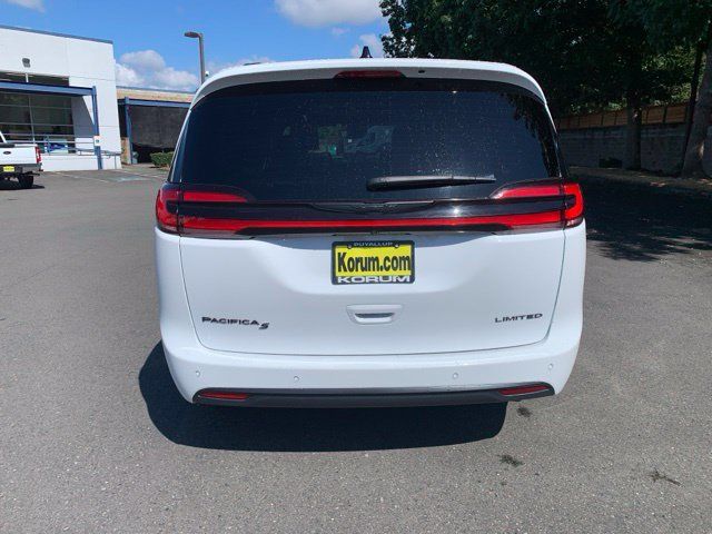 Used 2025 Chrysler Pacifica Limited FWD image 4