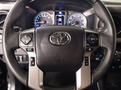 Used 2021 Toyota Tacoma Limited AWD/4WD image 3