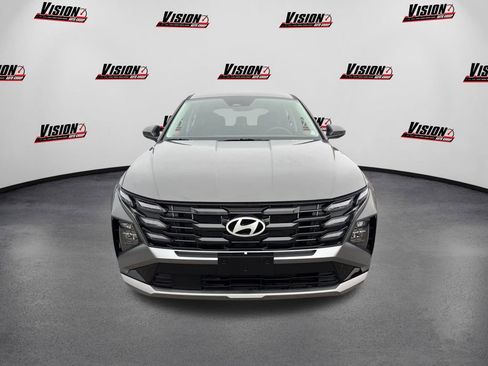 Certified 2025 Hyundai Tucson SE image 2