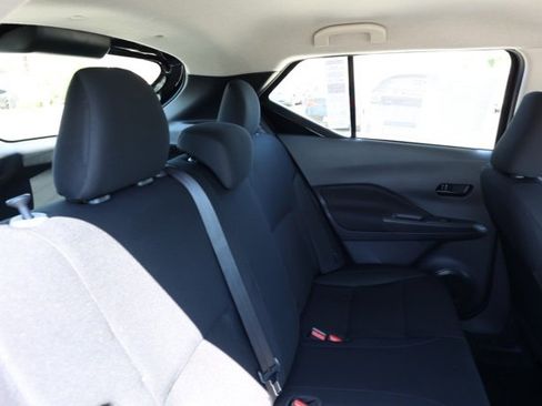 New 2025 Nissan Kicks Play S image 18