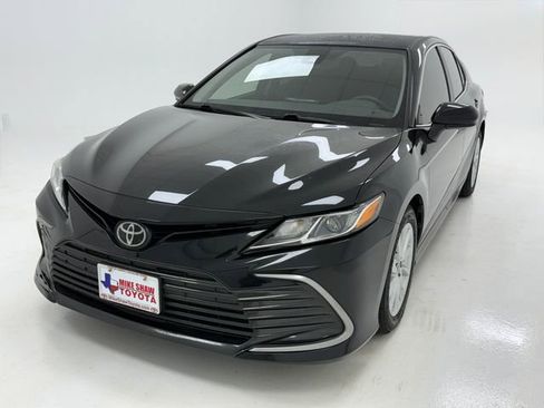 Used 2023 Toyota Camry LE FWD image 4