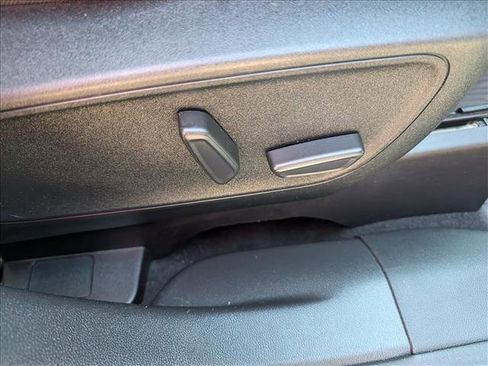 Used 2020 Ford Escape Titanium image 13