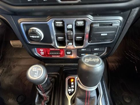 Used 2019 Jeep Wrangler Unlimited Rubicon w/ Dual Top Group AWD/4WD image 22