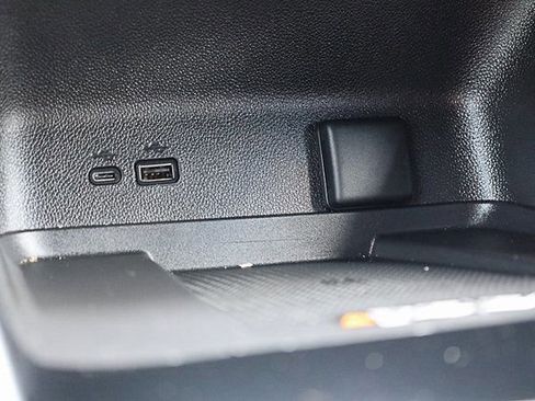 Used 2024 Chevrolet Traverse Z71 image 40