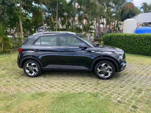 Certified 2023 Hyundai Venue SEL FWD image 8