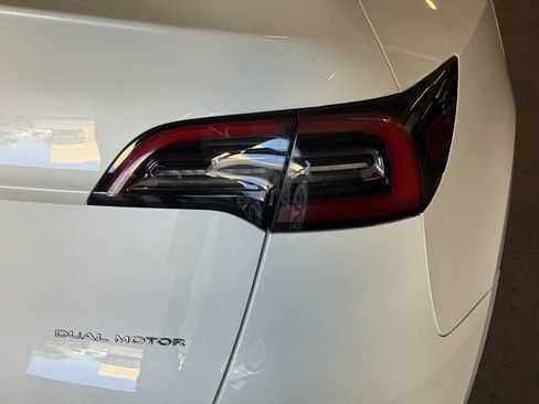 Used 2021 Tesla Model Y Long Range AWD/4WD image 29