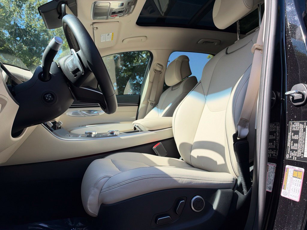 Certified 2026 Genesis GV70 2.5T Advanced AWD/4WD image 7
