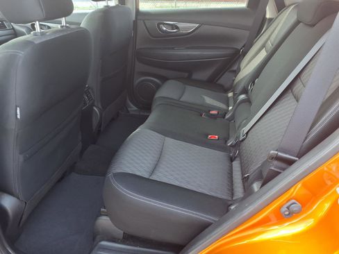 Used 2017 Nissan Rogue SV image 10