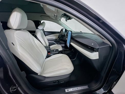 Used 2021 Ford Mustang Mach-E Premium image 31