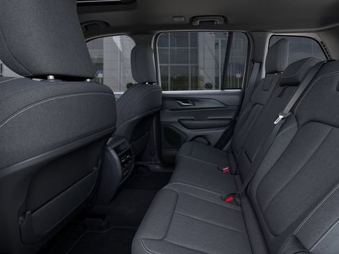 Used 2025 Jeep Grand Cherokee 4WD image 23