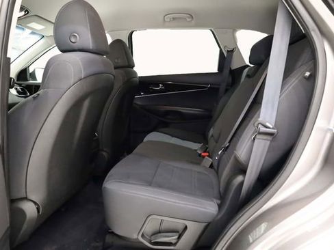 Used 2019 Kia Sorento L image 28