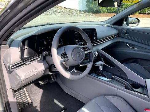 Used 2026 Hyundai Elantra Sport image 8