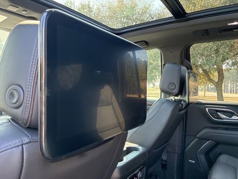 Used 2024 Chevrolet Suburban High Country image 23