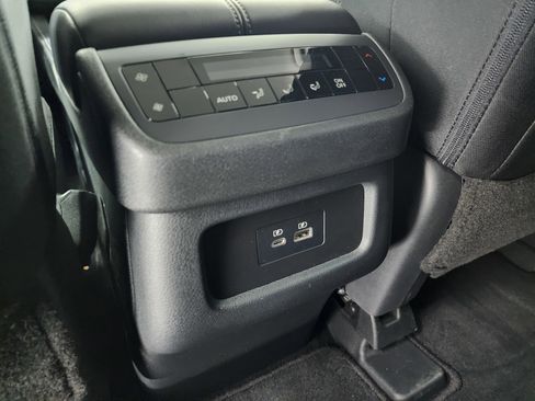 Used 2025 Nissan Pathfinder SV image 33