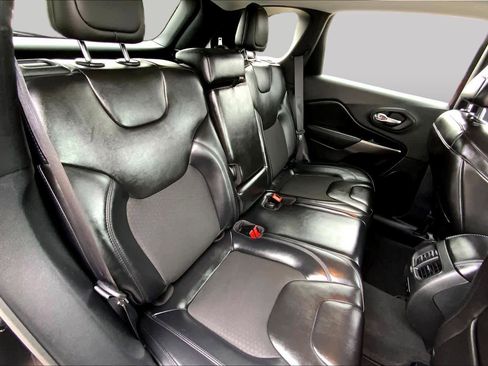 Used 2020 Jeep Cherokee Latitude Plus FWD image 17