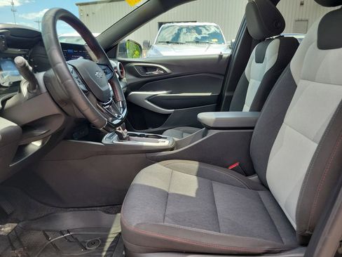 Used 2024 Chevrolet Trax RS w/ Sunroof Package FWD image 18