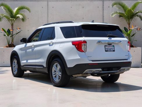 Used 2022 Ford Explorer XLT w/ Equipment Group 202A AWD/4WD image 4
