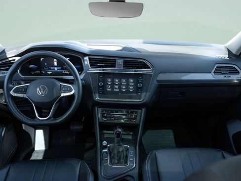 Used 2022 Volkswagen Tiguan SE w/ Panoramic Sunroof Package FWD image 13