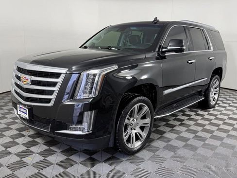 Used 2018 Cadillac Escalade Luxury image 8