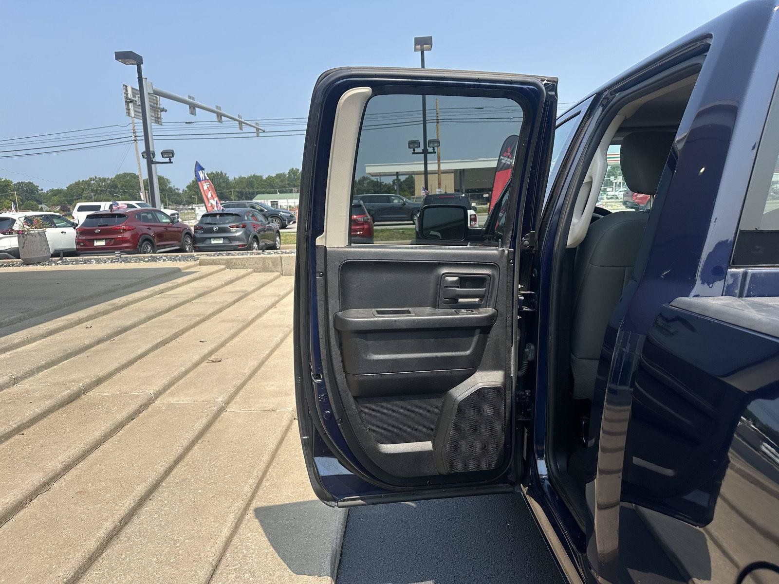 Used 2015 RAM 1500 ST w/ SXT Appearance Group AWD/4WD image 16
