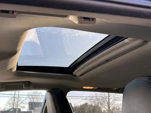 Used 2019 Toyota Highlander XLE image 19