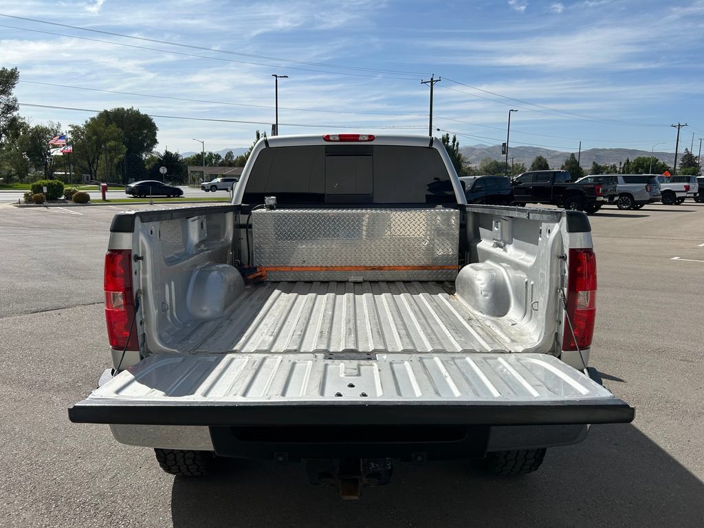 Used 2011 Chevrolet Silverado 2500 LTZ w/ LTZ Plus Package AWD/4WD image 7