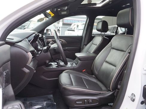 Used 2023 Chevrolet Traverse Premier image 17