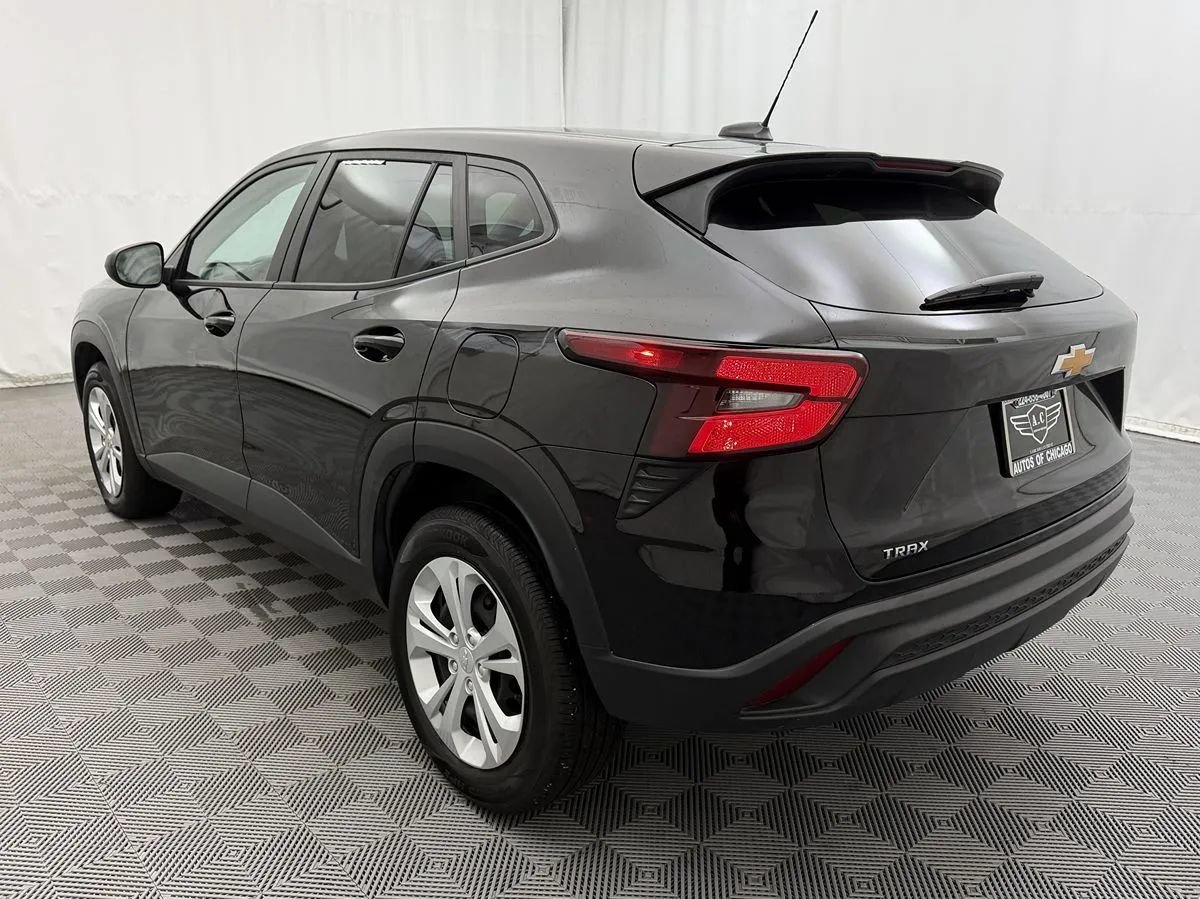 Used 2024 Chevrolet Trax LS FWD image 6